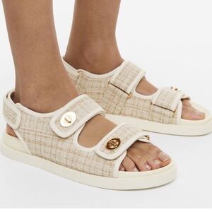 Barely worn, H&M sandals. Size 10. Good condition.